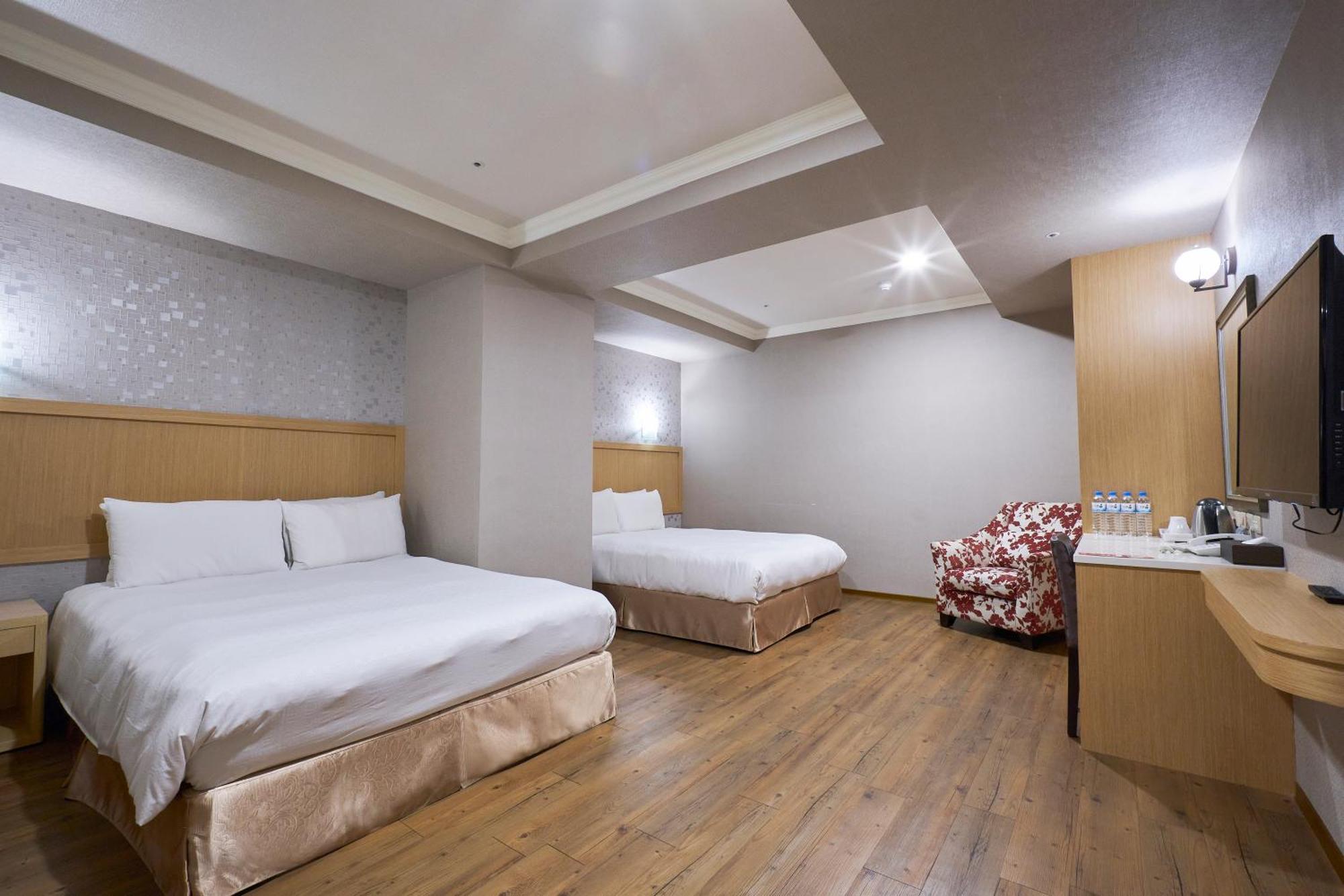 Fish Hotel-Pingtung Екстер'єр фото