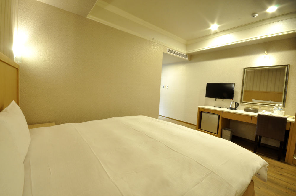 Fish Hotel-Pingtung Екстер'єр фото